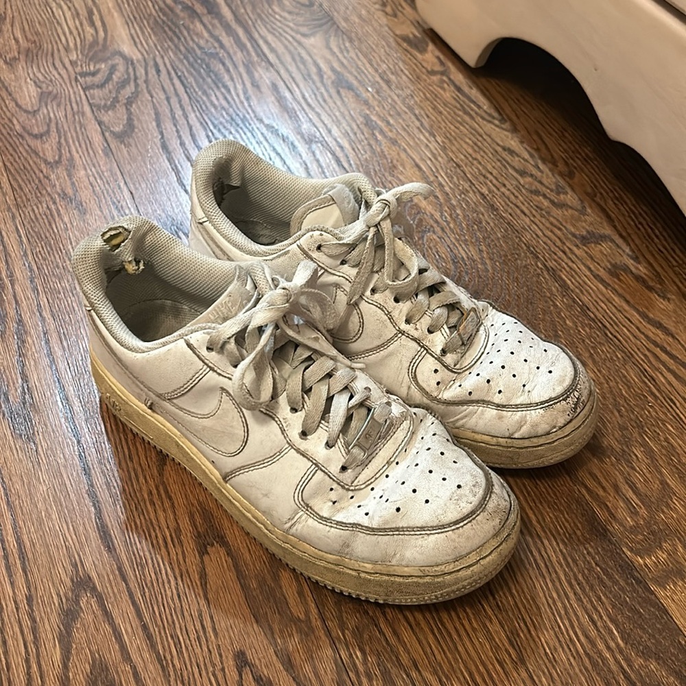 Air Force 1s Women’s 9.5